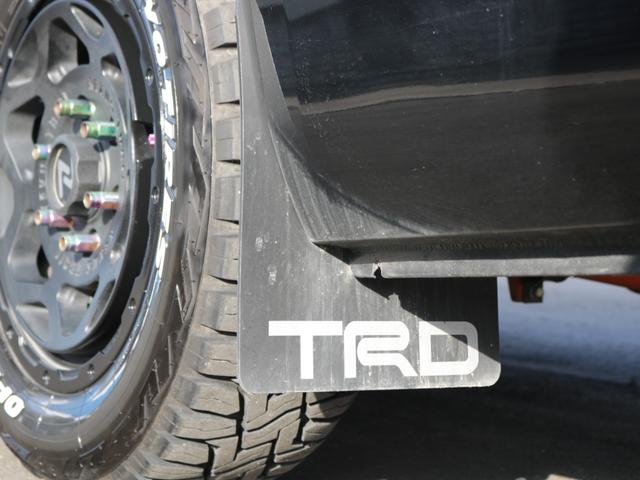 ハイエースバン スーパーGL ダークプライムII フルカスタムオフロードスタイル ユーアイショック&スタビライザー ビックXナビ&フリップダウンモニター シートカバー 片側跳ね上げベットキット 床板パネル 網戸 NT-1アルミ TRタイヤ(28枚目)