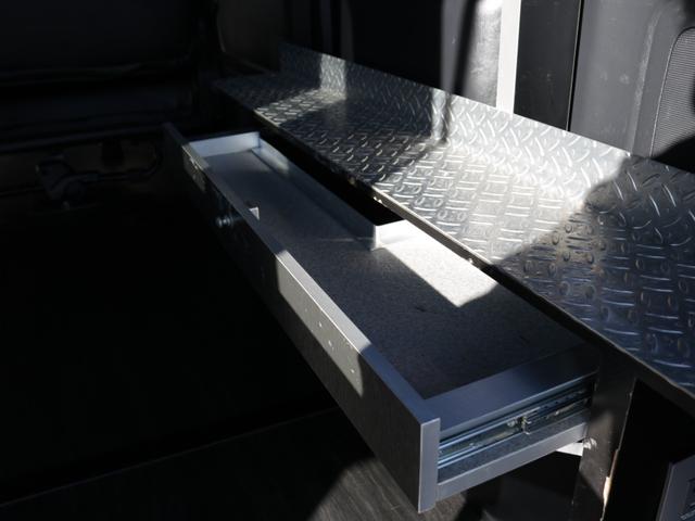 ハイエースバン スーパーGL ダークプライムII フルカスタムオフロードスタイル ユーアイショック&スタビライザー ビックXナビ&フリップダウンモニター シートカバー 片側跳ね上げベットキット 床板パネル 網戸 NT-1アルミ TRタイヤ(48枚目)