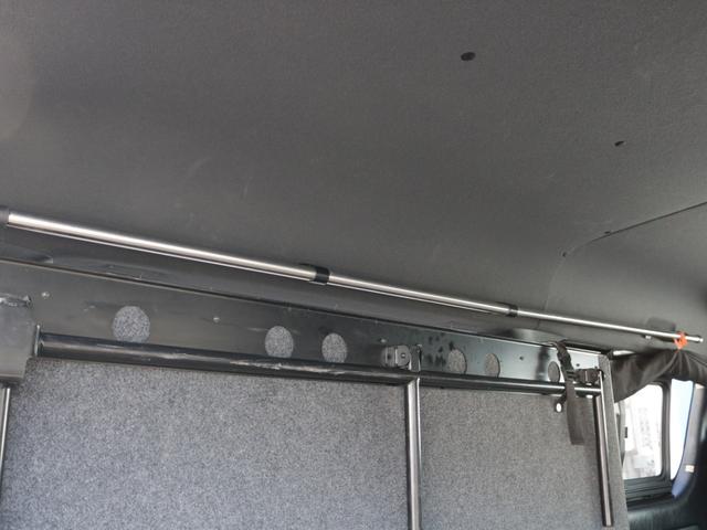 ハイエースバン スーパーGL ダークプライムII フルカスタムオフロードスタイル ユーアイショック&スタビライザー ビックXナビ&フリップダウンモニター シートカバー 片側跳ね上げベットキット 床板パネル 網戸 NT-1アルミ TRタイヤ(79枚目)