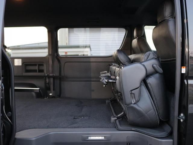 ハイエースバン スーパーＧＬ　ダークプライムＩＩ　高年式・３０００キロ台　オリジナル　ティーフォースフロントスポイラー　ネオトレース　スモークＬＥＤテールランプ　パウ１６インチＡＷ　リンクスファクトリーベットキット　３Ｄフロアマットフロント３Ｐ・リア（13枚目）