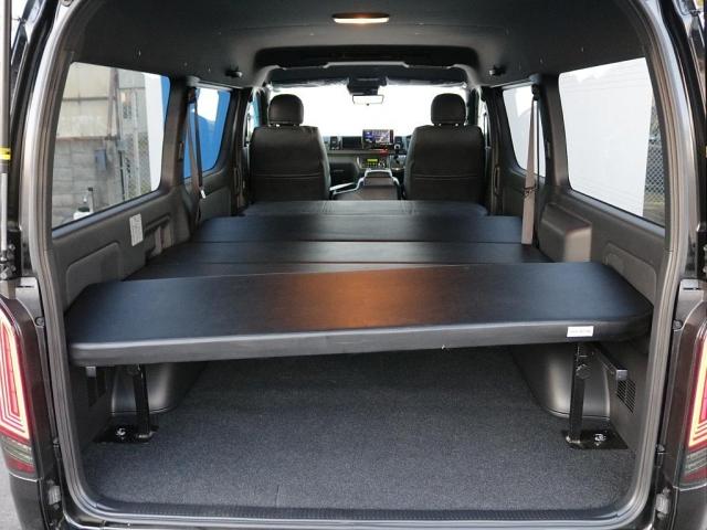 ハイエースバン スーパーＧＬ　ダークプライムＩＩ　高年式・３０００キロ台　オリジナル　ティーフォースフロントスポイラー　ネオトレース　スモークＬＥＤテールランプ　パウ１６インチＡＷ　リンクスファクトリーベットキット　３Ｄフロアマットフロント３Ｐ・リア（14枚目）