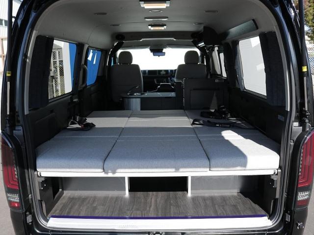 ハイエースワゴン GL MOBY DICKシリーズ【ORCA】 7人乗り リクライニングマット 8ナンバーキャンピングカー FFヒーター 40リットル冷蔵庫 12リットル排水.給水タンク 伸縮式シャワーヘッド付きシンク(13枚目)