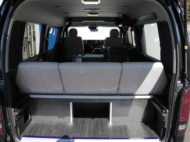 ハイエースワゴン GL MOBY DICKシリーズ【ORCA】 7人乗り リクライニングマット 8ナンバーキャンピングカー FFヒーター 40リットル冷蔵庫 12リットル排水.給水タンク 伸縮式シャワーヘッド付きシンク(14枚目)