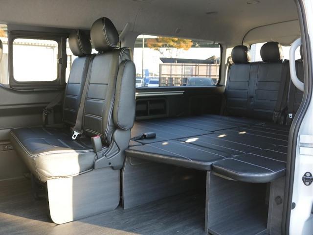 ベットキットやテーブルなどを装備したフレックスオリジナル内装架装【ＶＥＲ１】！！