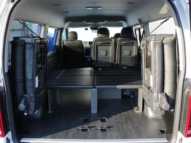 ４列目シートは跳ね上げも可能になっております♪荷物も楽々載せられるラゲッチスペースも確保可能！！