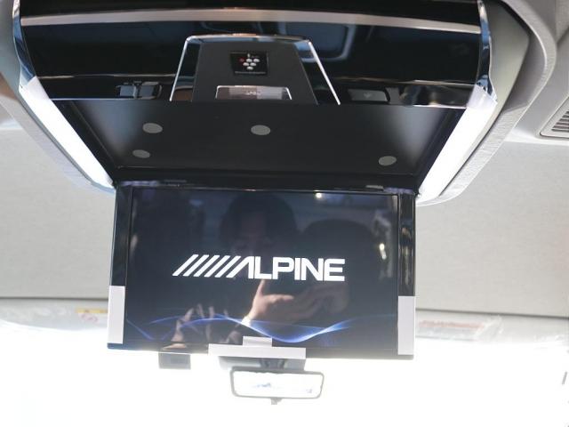 アルパイン１２．８インチフリップダウンモニター付きで大画面で後部座席の方もテレビなどご覧いただけます！！