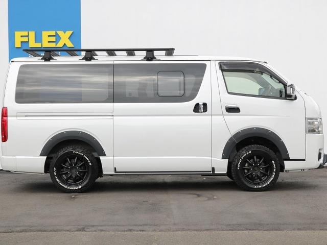 運転中などの換気に役立つ小窓両サイドについております！！開閉は３段階でロックが掛かるようになっております♪