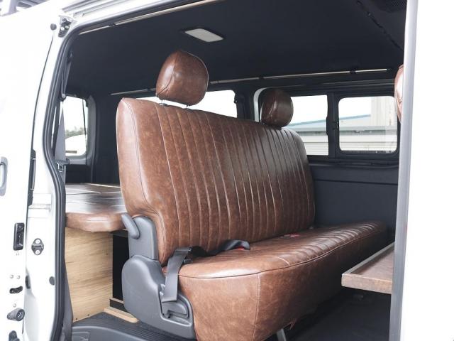 ２列目もシートカバー装着済み！！広々空間で快適にドライブできちゃいますね♪