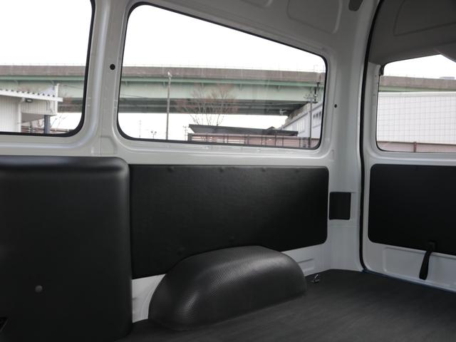 ハイエースバン ＳロングワイドＤＸ　ＧＬパッケージ　パーキングサポート　フローリング施工・レザートリム施工済み　アルパイン　ＢＩＧ－Ｘ１１（メカレス）　オリジナル　ネオトレースＲＥＤ　ＬＥＤテールランプ　オリジナルデルフ０６　１７インチアルミホイル（44枚目）
