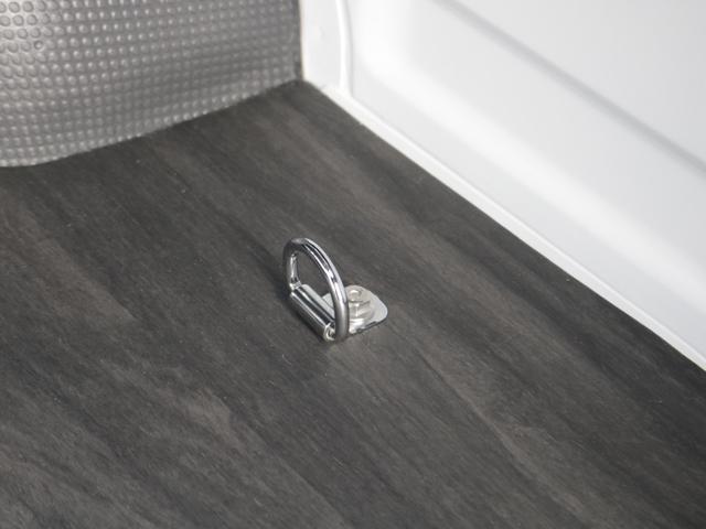 ハイエースバン ＳロングワイドＤＸ　ＧＬパッケージ　パーキングサポート　フローリング施工・レザートリム施工済み　アルパイン　ＢＩＧ－Ｘ１１（メカレス）　オリジナル　ネオトレースＲＥＤ　ＬＥＤテールランプ　オリジナルデルフ０６　１７インチアルミホイル（53枚目）