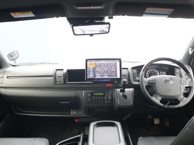 ハイエースバン スーパーＧＬ　ダークプライムＩＩ　アルパインビッグＸ１１インチナビ　ブラックエディション　便利な収納ラック　　デルフィーノラインフロントスポイラー　デルフィーノラインオーバーフェンダー　デルフ０６　アルミホイール　床板パネル（3枚目）