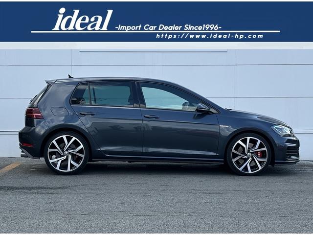 ゴルフＧＴＩ パフォーマンス　後期　限定車　デジタルメーター搭載　純正フルセグナビ　衝突軽減ブレーキ　ハーフレザーシート　ＡＣＣ　レーンアシスト　デジタルメーター搭載　ＬＥＤヘッドライト　バックカメラ　ＥＴＣ　ドラレコ　純正ＡＷ（3枚目）