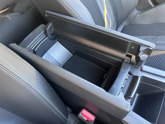 408 GTハイブリッド PHEV マトリックスLED ハーフレザー ACC 衝突軽減B カープレイ アンドロイドオート 360度カメラ 車線逸脱警報 障害物センサー アテンションアラート 電動リアゲート 純正19AW(23枚目)