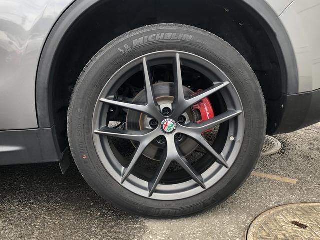 ステルヴィオ ファーストエディション　全国４００台限定　ハーマンカードンオーディオ　ＡＣＣ　衝突軽減ブレーキ　ＥＴＣ　ブラインドスポットモニター　電動レッドレザー　シートヒーター　　ハンドルヒーター　純正２０インチＡＷ（19枚目）