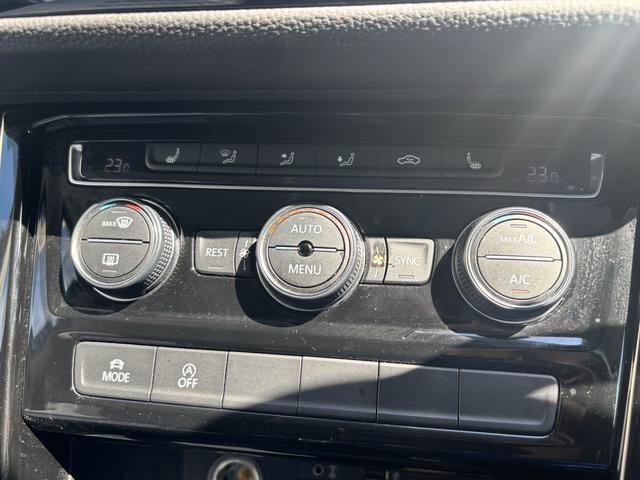 ゴルフトゥーラン ＴＳＩ　ハイライン　純正ナビ　ＬＥＤヘッドライト　アダプティブクルーズコントロール　衝突軽減ブレーキ　ドライブレコーダー　バックカメラ　ＥＴＣ　Ｂｌｕｅｔｏｏｔｈ接続可　純正１７インチＡＷ（14枚目）