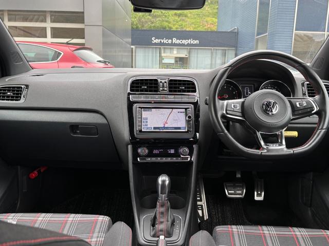 ポロＧＴＩ ベースグレード　純正フルセグナビ　ＬＥＤヘッドライト　クルーズコントロール　バックカメラ　ＥＴＣ　Ｂｌｕｅｔｏｏｔｈ接続可　アイドリングストップ　オートライト　純正アルミホイール！（67枚目）