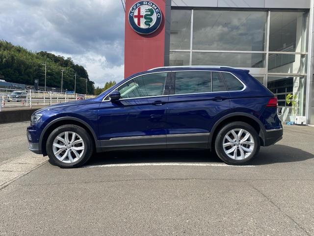 専任スタッフにより、外装はポリッシャーでの磨き仕上げ。