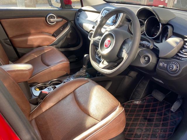 内装の細かなところも徹底クリーニング。