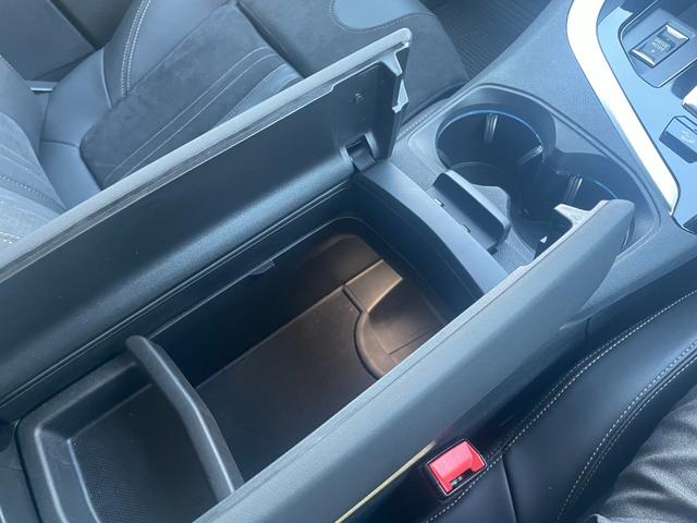 PEUGEOT 5008 GT BLUE HDI