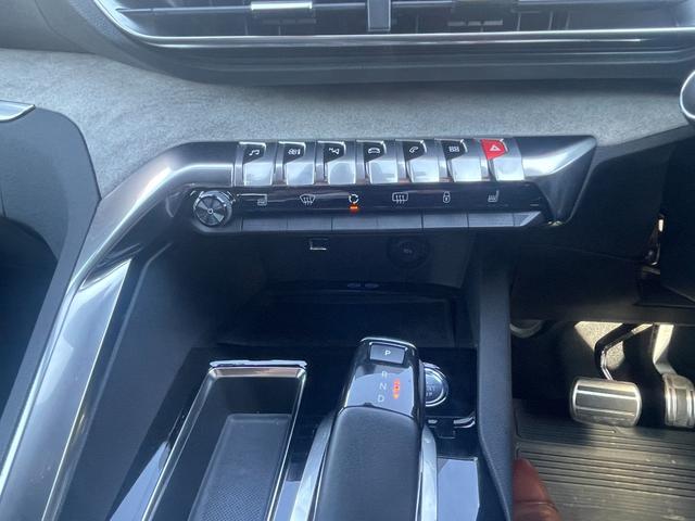 PEUGEOT 5008 GT BLUE HDI