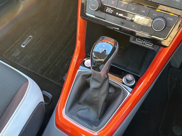 T-クロス TSI 1stプラス 限定車 ディスカバーメディア デジタルメーター LEDライト ドラレコ アダプティブクルーズコントロール ルーフレール パドルシフト Bluetooth接続 スマートキー ETC2.0(15枚目)