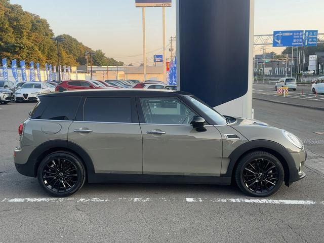 ＭＩＮＩ クーパー　クラブマン　純正ナビゲーション　ＬＥＤヘッドライト　バックカメラ　衝突軽減ブレーキ　アダプティブクルーズＣ　Ｂｌｕｅｔｏｏｔｈ接続　クリアランスソナー　ＥＴＣ　スマートキー　純正１７インチＡＷ（3枚目）