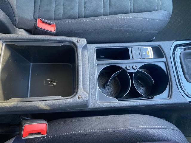 ゴルフトゥーラン ＴＳＩ　ハイライン　純正フルセグナビ　ＬＥＤライト　ドラレコ　リアモニター　アダプティブクルーズコントロール　バックカメラ　パドルシフト　Ｂｌｕｅｔｏｏｔｈ接続　スマートキー　純正１７インチＡＷ　ＥＴＣ（23枚目）