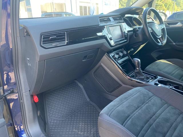 ゴルフトゥーラン ＴＳＩ　ハイライン　純正フルセグナビ　ＬＥＤライト　ドラレコ　リアモニター　アダプティブクルーズコントロール　バックカメラ　パドルシフト　Ｂｌｕｅｔｏｏｔｈ接続　スマートキー　純正１７インチＡＷ　ＥＴＣ（51枚目）