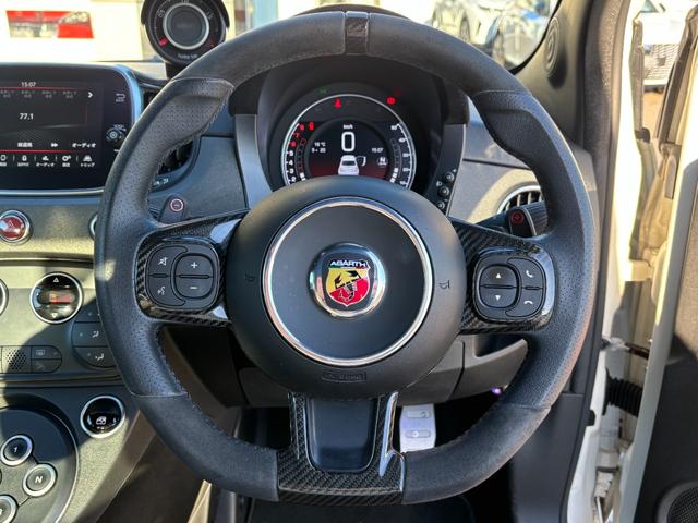 アバルト595 コンペティツィオーネ レコードモンツァマフラー サベルトシート ブレンボキャリパー Carplay 前後ドラレコ KONI 純正17インチアルミホイール Bluetooth接続 キーレス ETC(11枚目)
