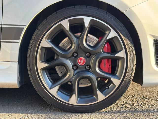 アバルト595 コンペティツィオーネ レコードモンツァマフラー サベルトシート ブレンボキャリパー Carplay 前後ドラレコ KONI 純正17インチアルミホイール Bluetooth接続 キーレス ETC(20枚目)