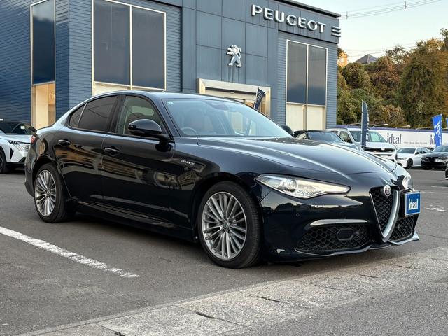 ジュリア ヴェローチェ 電動ブラウンレザーシート Carplay アダプティブクルーズコントロール ステアリングヒーター シートヒーター パドルシフト Bluetooth接続 純正アルミホイール スマートキー ETC(3枚目)