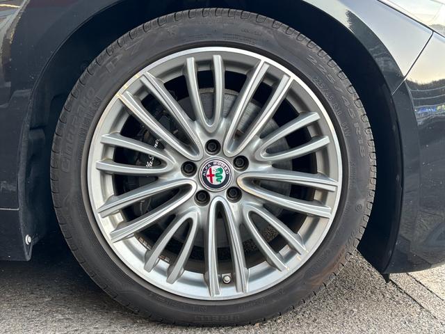 ジュリア ヴェローチェ 電動ブラウンレザーシート Carplay アダプティブクルーズコントロール ステアリングヒーター シートヒーター パドルシフト Bluetooth接続 純正アルミホイール スマートキー ETC(20枚目)