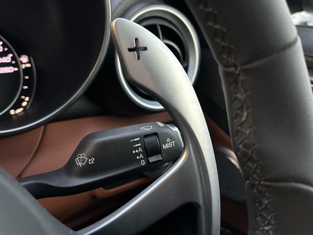 ジュリア ヴェローチェ 電動ブラウンレザーシート Carplay アダプティブクルーズコントロール ステアリングヒーター シートヒーター パドルシフト Bluetooth接続 純正アルミホイール スマートキー ETC(27枚目)