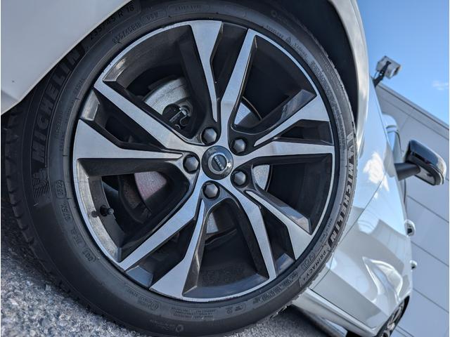 Ｖ６０ アルティメット　Ｂ４　ダークエディション　１オーナー禁煙内外装上物　ガラスルーフ　純正グーグルナビ　３６０度カメラ　ＬＥＤヘッドライト　ＡＣＣ　パワーテールゲート　茶レザーパワーシート　シートヒーター　ＡＣＣ　純正１８インチＡＷ　ＥＴＣ（3枚目）