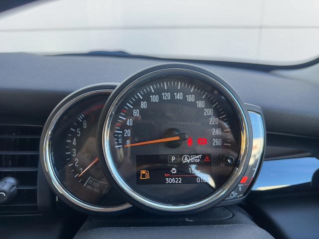 MINI クーパー ピカデリーエディション 特別仕様車 LEDヘッドライト 純正ナビゲーション 黒革シート Bカメラ シートヒーター 衝突軽減ブレーキ クリアランスソナー ETC 純正15インチAW(52枚目)