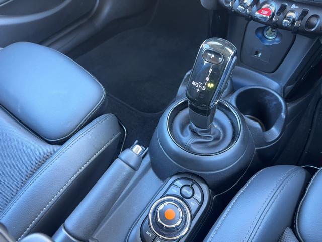 MINI クーパー ピカデリーエディション 特別仕様車 LEDヘッドライト 純正ナビゲーション 黒革シート Bカメラ シートヒーター 衝突軽減ブレーキ クリアランスソナー ETC 純正15インチAW(55枚目)
