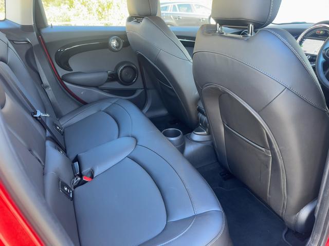 MINI クーパー ピカデリーエディション 特別仕様車 LEDヘッドライト 純正ナビゲーション 黒革シート Bカメラ シートヒーター 衝突軽減ブレーキ クリアランスソナー ETC 純正15インチAW(57枚目)