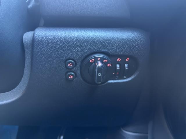 MINI クーパー ピカデリーエディション 特別仕様車 LEDヘッドライト 純正ナビゲーション 黒革シート Bカメラ シートヒーター 衝突軽減ブレーキ クリアランスソナー ETC 純正15インチAW(65枚目)
