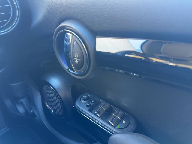 MINI クーパー ピカデリーエディション 特別仕様車 LEDヘッドライト 純正ナビゲーション 黒革シート Bカメラ シートヒーター 衝突軽減ブレーキ クリアランスソナー ETC 純正15インチAW(66枚目)