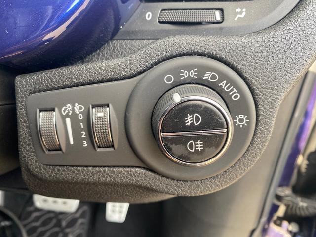 ５００Ｘ クロス　フルセグナビ　ＬＥＤヘッドライト　アダプティブクルーズコントロール　バックカメラ　ドラレコ　ブラウンレザーシート　シートヒーター　スマートキー　純正１７インチアルミホイール　オートライト　ＥＴＣ（64枚目）