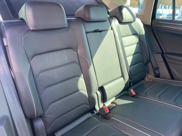 ティグアン TDI 4モーション ハイライン 純正フルセグナビ ACC 360度カメラ Carplay ETC LEDライト 19インチ純正アルミホイール レザーシート シートヒーター デジタルメーター レーンアシスト パークアシスト(17枚目)