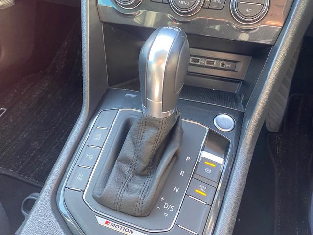 ティグアン TDI 4モーション ハイライン 純正フルセグナビ ACC 360度カメラ Carplay ETC LEDライト 19インチ純正アルミホイール レザーシート シートヒーター デジタルメーター レーンアシスト パークアシスト(55枚目)