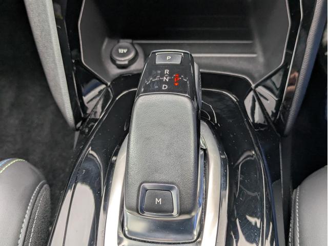 ２０８ ＧＴライン　パノラミックガラスルーフ　フルセグナビ　ＬＥＤヘッドライト　半革シート　Ｂカメラ　衝突軽減Ｂ　クリアランスソナー　ブラインドスポット　レーンキープ　ＡＣＣ　ＥＴＣ　純正１７ＡＷ（15枚目）