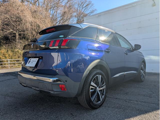 ���_���ɂ̓A���t�@�����I���A�v�W���[����A�t�F���[�����T�[�r�X�Z���^�[�̃V���[���[�����݁B