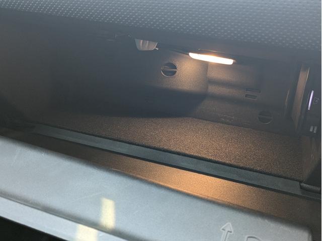 Ａクラス Ａ２００ｄ　ＡＭＧラインパッケージ　フルセグナビ　ＬＥＤヘッドライト　半革Ｐシート　バックカメラ　衝突軽減Ｂ　ＡＣＣ　シートヒーター　クリアランスソナー　ブラインドスポット　ＥＴＣ　スタッドレスセット　純正１８インチＡＷ（25枚目）