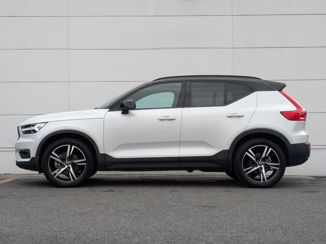 ＸＣ４０ Ｂ４　ＡＷＤ　Ｒデザイン　純正ＨＤＤナビ　ｈａｒｍａｎ／ｋａｒｄｏｎプレミアムオーディオ　３６０度カメラ　ＥＴＣ２．０　ＡＣＣ　ブラインドスポットモニター　電動リアゲート　純正１９インチＡＷ（8枚目）