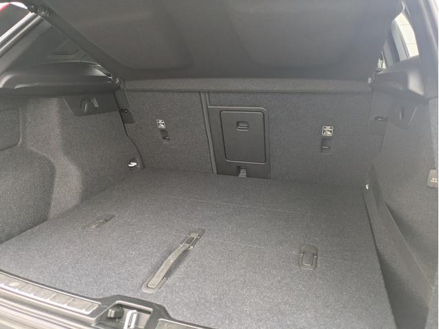 ＸＣ４０ Ｂ４　ＡＷＤ　Ｒデザイン　純正ＨＤＤナビ　ｈａｒｍａｎ／ｋａｒｄｏｎプレミアムオーディオ　３６０度カメラ　ＥＴＣ２．０　ＡＣＣ　ブラインドスポットモニター　電動リアゲート　純正１９インチＡＷ（18枚目）