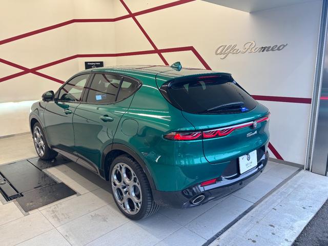 トナーレ プラグインハイブリッドＱ４　ヴェローチェ　マトリクスＬＥＤ　２８０ＰＳ　３６０度カメラ　アクティブサスペンション　デジタルメーター　ＣａｒＰｌａｙ　ＡＣＣ　シートヒーター　純正アルミホイール　Ｂｌｕｅｔｏｏｔｈ接続　新車保証継承（7枚目）