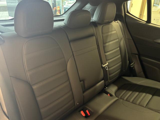 トナーレ プラグインハイブリッドＱ４　ヴェローチェ　マトリクスＬＥＤ　２８０ＰＳ　３６０度カメラ　アクティブサスペンション　デジタルメーター　ＣａｒＰｌａｙ　ＡＣＣ　シートヒーター　純正アルミホイール　Ｂｌｕｅｔｏｏｔｈ接続　新車保証継承（17枚目）