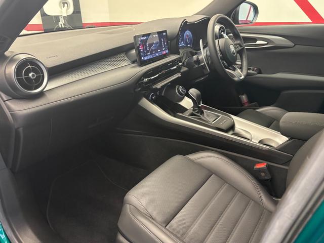 トナーレ プラグインハイブリッドＱ４　ヴェローチェ　マトリクスＬＥＤ　２８０ＰＳ　３６０度カメラ　アクティブサスペンション　デジタルメーター　ＣａｒＰｌａｙ　ＡＣＣ　シートヒーター　純正アルミホイール　Ｂｌｕｅｔｏｏｔｈ接続　新車保証継承（50枚目）